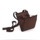 Ce sac pochette, accessoire indispensable pour voyager, accueille billets, monnaie, cartes bancaires, passeport et smartphone