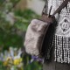 Ce sac à main design original en fausse fourrure s'annonce être le parfait accessoire pour ce printemps-été 2021