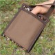 Un petit sac à main leopard plat et léger aux multiples compartiments pour smartphone, cartes bancaires, passeport, etc