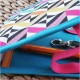 Ce sac à main made in France original en toile rigide s'annonce être le parfait accessoire pour ce printemps-été 2021