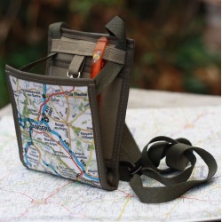 Une pochette de voyage antivol devenant un petit sac mixte pour un quotidien pratique, voilà un cadeau utile et original