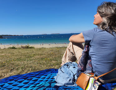 Ce petit sac bandoulière est leger même lorsqu'il contient l'essentiel