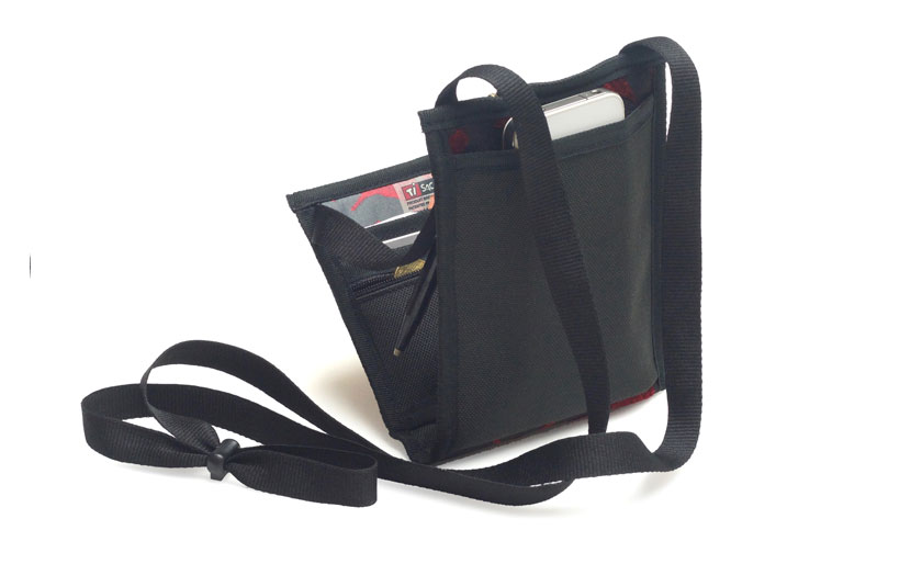 Le Ti Sac, ce petit sac à main du quotidien comprend un rangement dédié pour accueillir et protéger votre smartphone. Le cadeau idéal